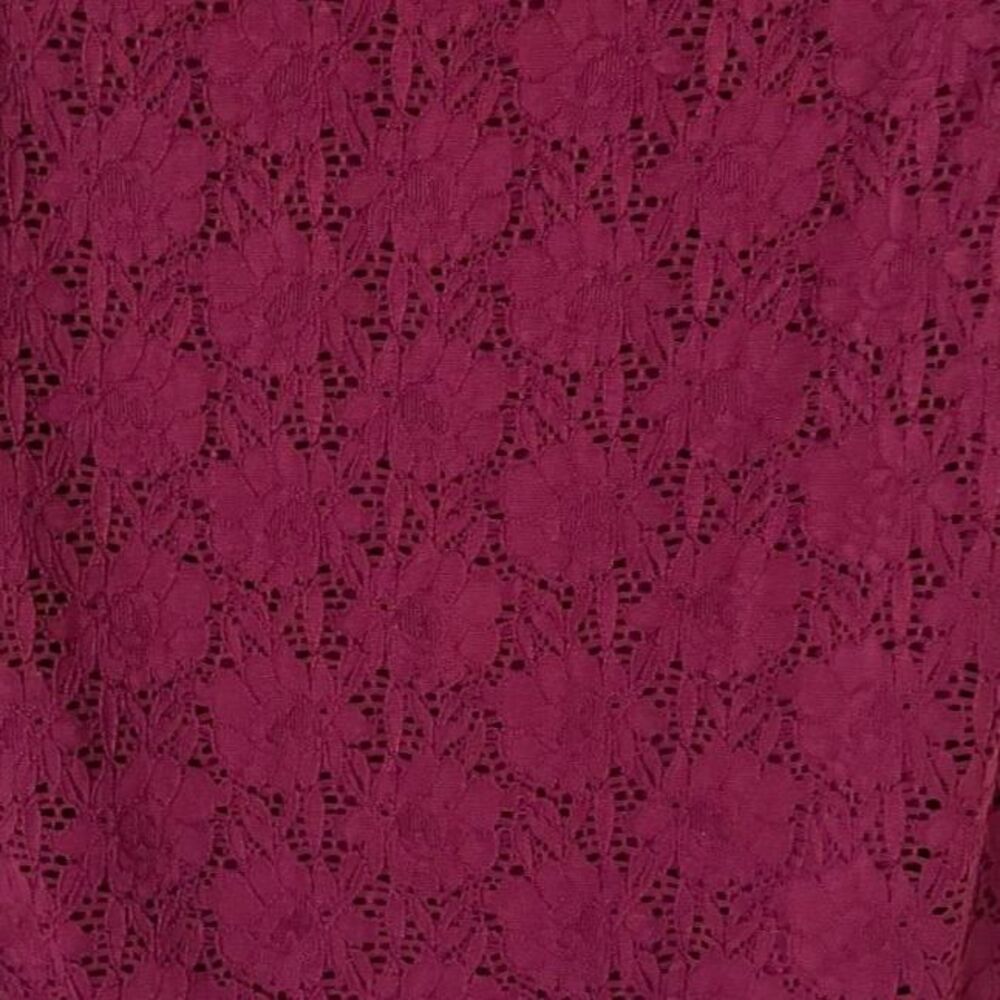 Raspberry lace tank - Picture 4 of 6